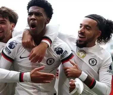 City Bayern Chase Chelsea Teen Defender